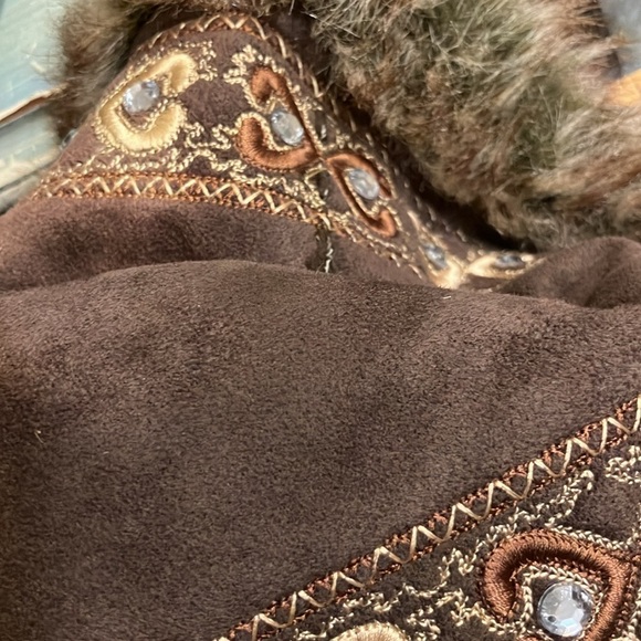 Regent Park faux fur vest with faux rhinestones Large - Picture 12 of 12